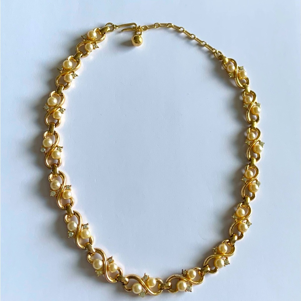 Elegant Gold Pearl Necklace